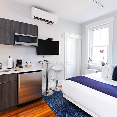 A Stylish Stay W/ A Queen Bed, Heated Floors.. #26 Brookline Exterior foto