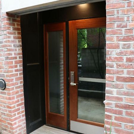 A Stylish Stay W/ A Queen Bed, Heated Floors.. #26 Brookline Exterior foto
