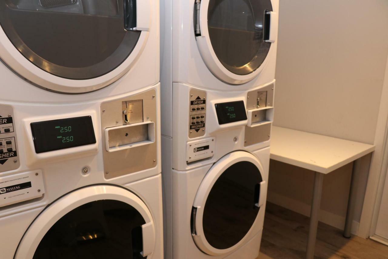 A Stylish Stay W/ A Queen Bed, Heated Floors.. #26 Brookline Exterior foto
